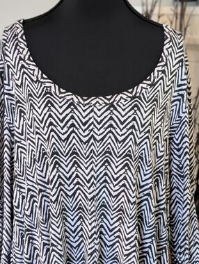 Premise XXL Black White Abstract Chevron Print Tunic Top Flowy Swing Blouse (H)